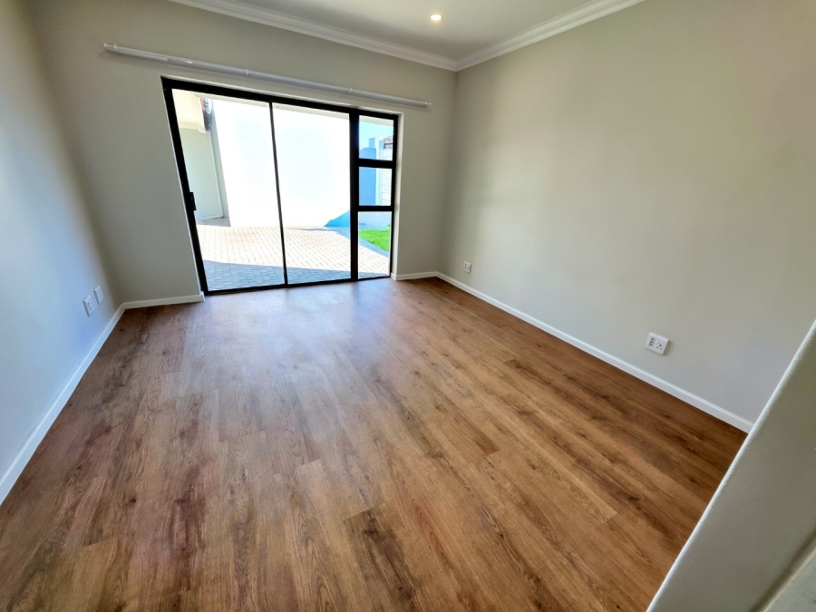 To Let 4 Bedroom Property for Rent in Parklands Western Cape